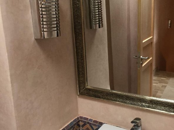 salle de bain d'une Villa à vendre à Marrakech avec piscine
