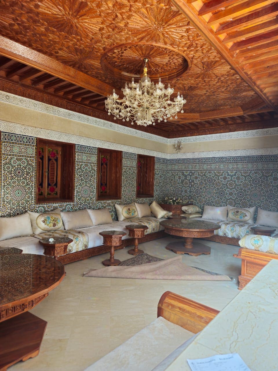 Salon marocain d'une villa à louer à Marrakech
