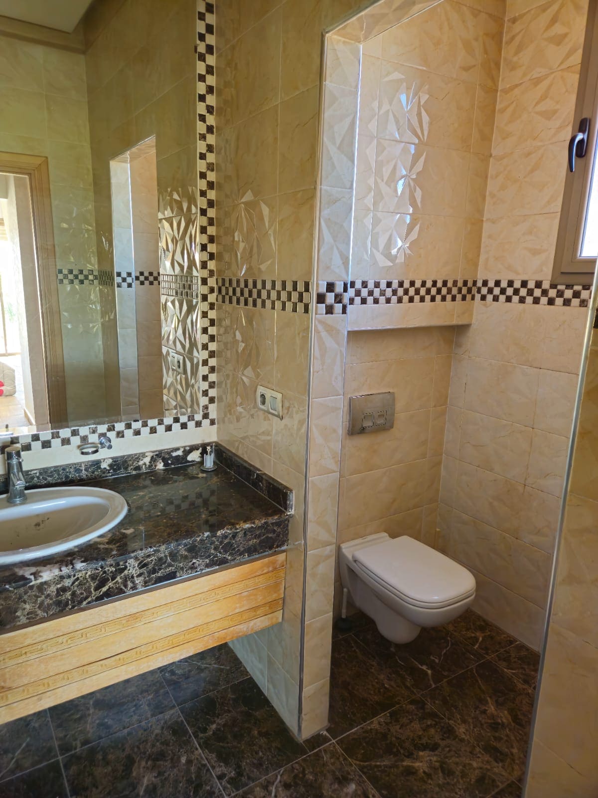 Salle de bain d'une villa à louer à Marrakech